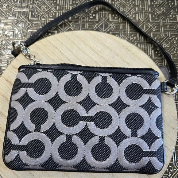 🐢 Coach Signature Monogram Wristlet Like New - Picture 6 of 12